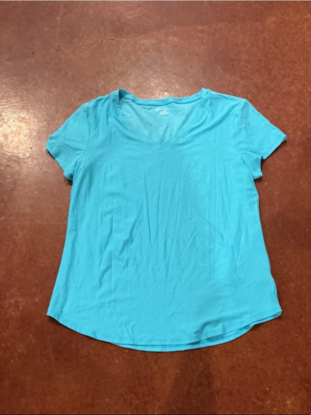 No Boundaries Women's Turquoise V-Neck Short Sleeve Tee